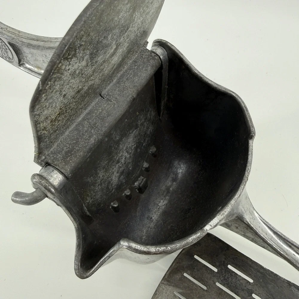 Wear-Ever Juicer Silver Solid Aluminum Vintage Hand Press No 2